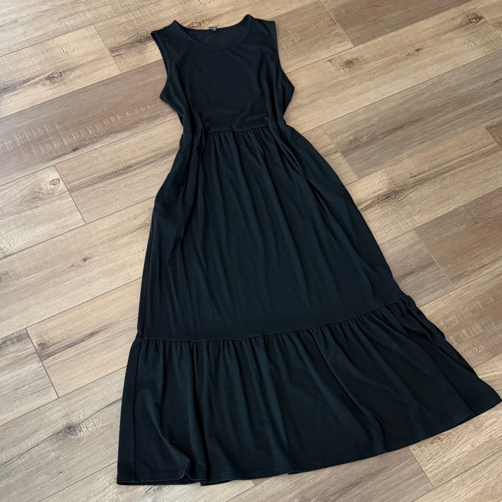 Sleeveless Black Maxi Dress with Ruffle Hem